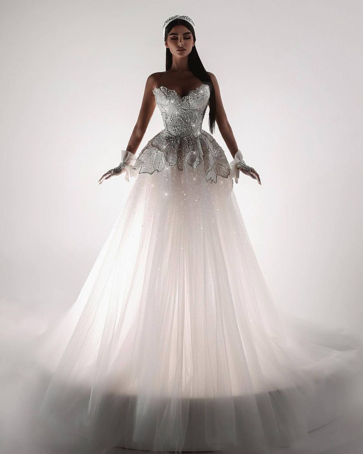 Sequined Lace Wedding Dresses A Line Slim Fit Strapless Beaded Bride Gowns Custom Made Tulle Tiered Vintage Castle Bridal Dresses Floor Length