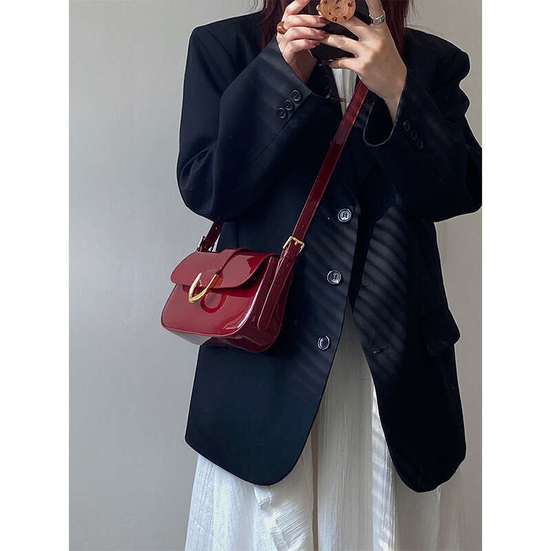 High-end for Women in Burgundy with Horsebit, Fashionable Handbag, Underarm Shoulder Bag, Crossbody Bag