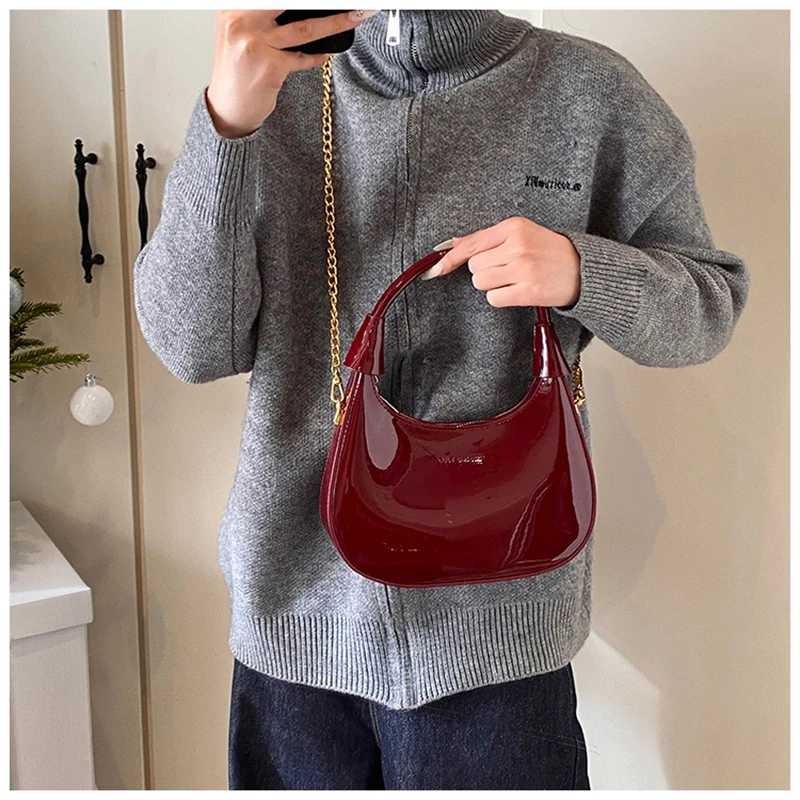 High End Burgundy Patent Leather Shiny Surface Crossbody Bag 2025 New Wens Zipper Chain Armpit Bags Elegant Texture Handbag Y250626