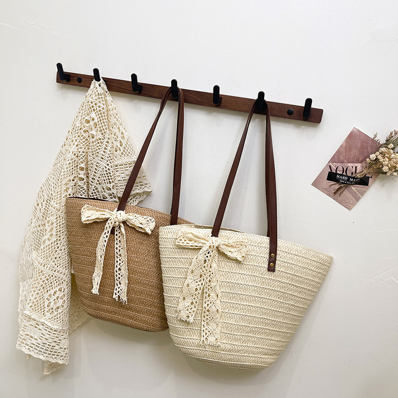 designer Fashion Trend Niche Design Bucket Bag 2025 Spring New Stylish Casual Simple Women's Textured Shoulder Bag