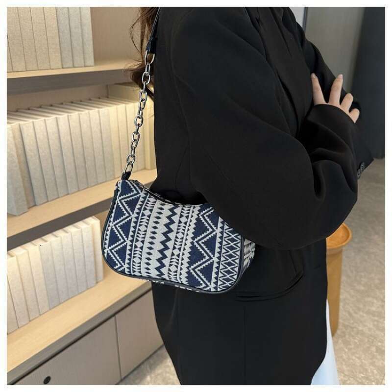 2023 Niche Design New Trendy Women's Embroidered Ethnic Style Chain Fashion Versatile Handbag Shoulder Underarm Bag