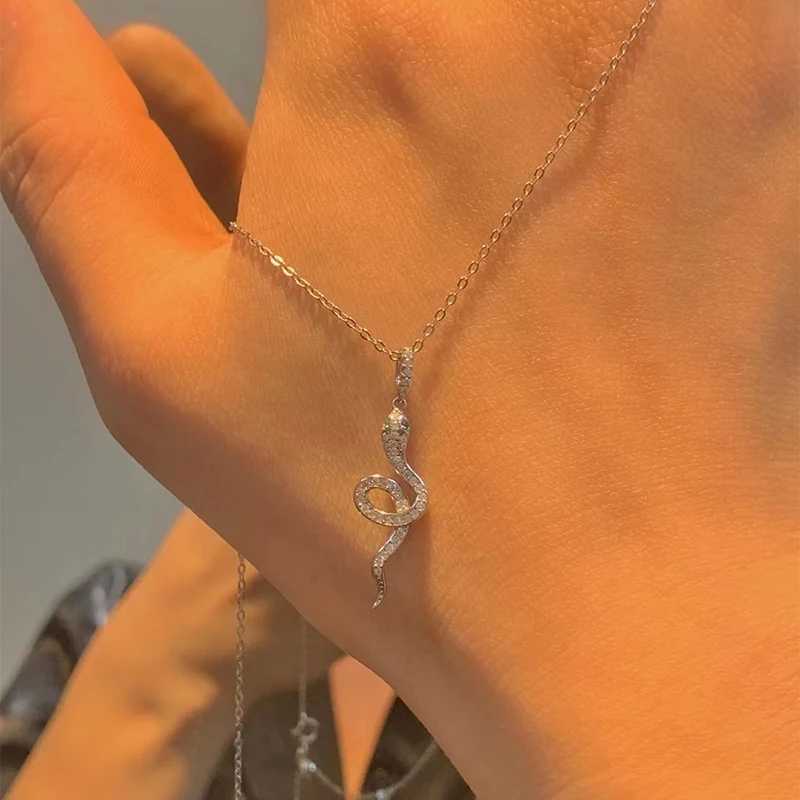 JWER Elegant Punk Rhinestone Snake Pendant Necklace Animal Crystal Necklace Trendy Female Birthday Party Gift Designer Jewelry XJ250604