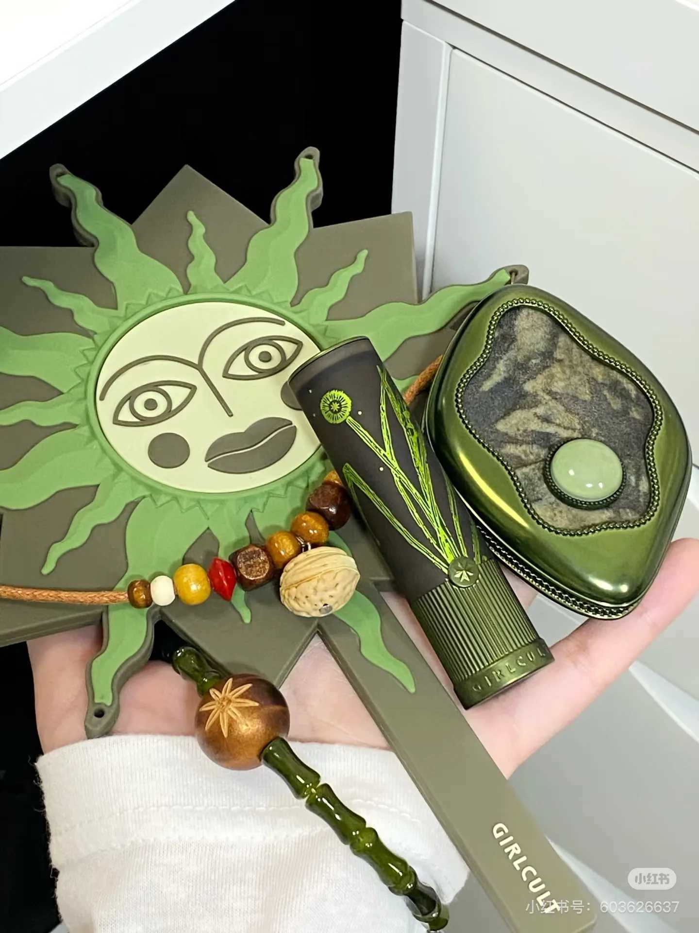 Girlcult Chameleon Dreamland Eyeshadow Palette Mirror Lip Glaze Eyeliner Glue Pen Flowing Firefly Causing Grass Green W250605