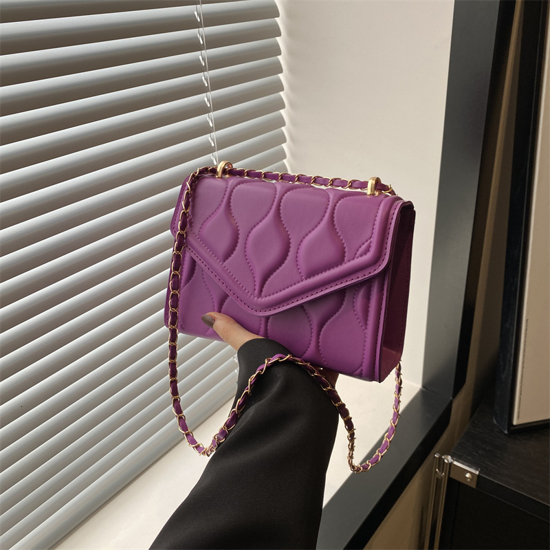 High quality brand new high-quality free designer bag fashionable solid color chain shoulder bag casual simple and elegant retro crossbody bag new fre