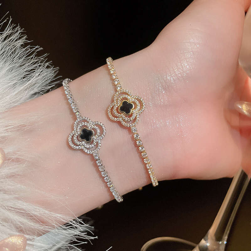 Luxury jewelry designer clover bracelet zircon diamond flower hollow bracelet, high-end design bracelet, personalized and cool style retro jewelry for