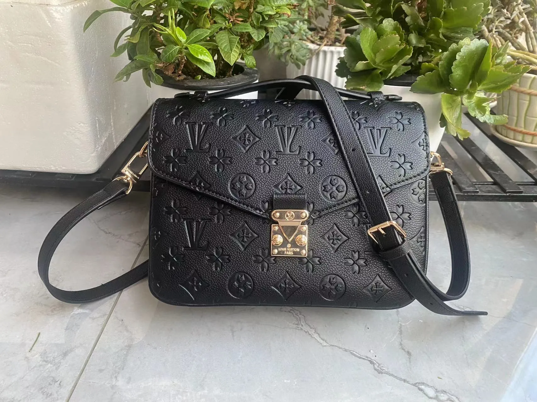 Luxury Designer bag Embossed flower pochette Women Handbag Messenger Bags Genuine Leather METIS Elegant Womens Shoulder Crossbody Bag