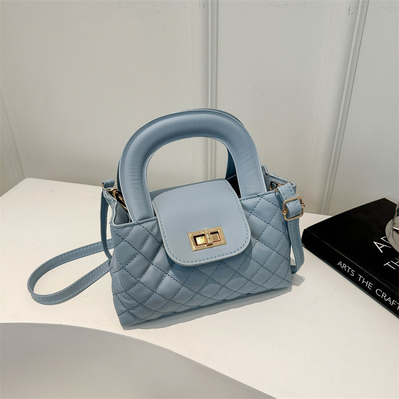 High quality brand new high-quality free designer bag French niche design quilted bag new fashionable handbag commuting shoulder bag new free designer