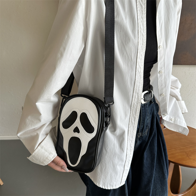 designer 2025 Autumn Winter New Skull Fashion Single Shoulder Crossbody Underarm Small Square Bag Women's Bag Supports Wholesale and Mixed Orders