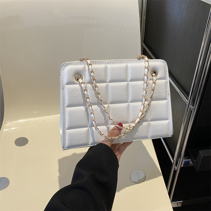 Top brand high-quality new free designer bag 2025 new chain plaid bag small diamond embroidery fashionable retro texture crossbody bag brand new free 
