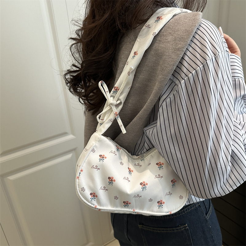 designer Women's Bag 2025 New Trend Casual Personality Gentle Sweet Niche Design Spring Shoulder Bag Pillow Bag