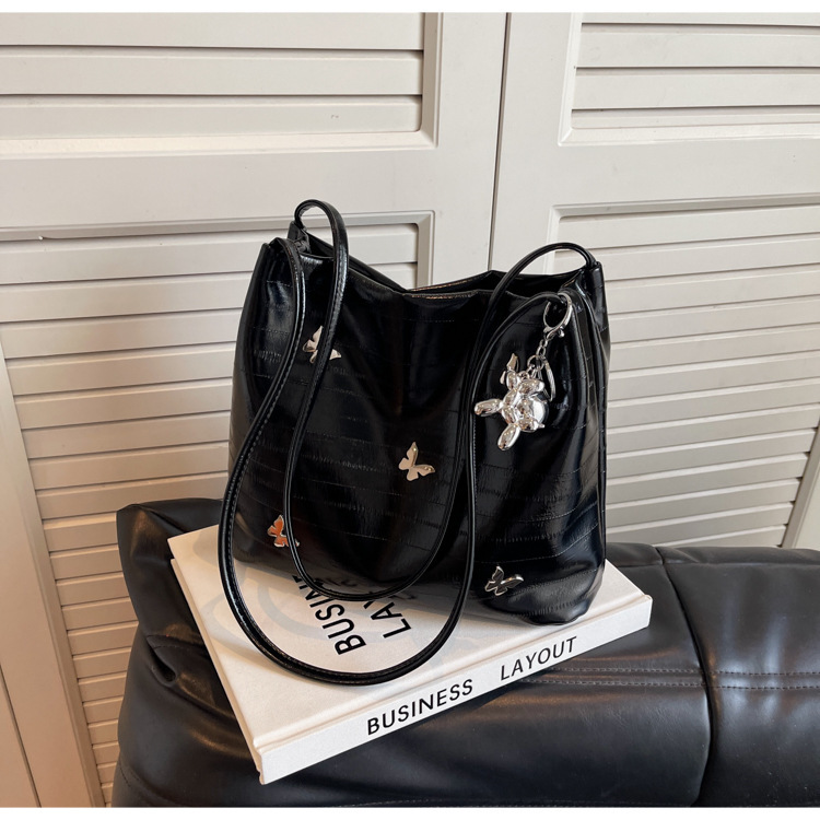 Top Brand High Quality New Style New Model Available Versatile Casual Simple Fashion Sense Butterfly Style Tote Shoulder Bag for Women New Free Delive