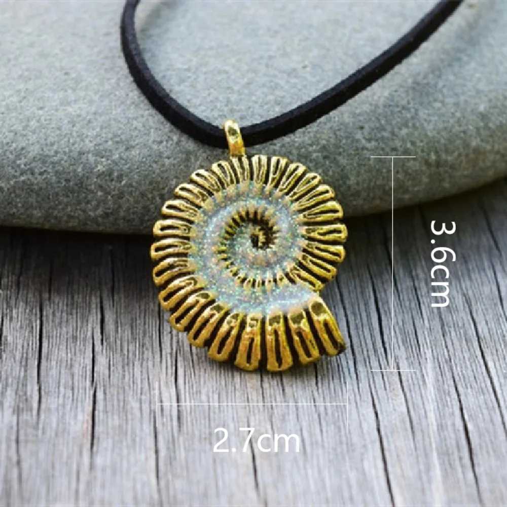 Glow in the Dark Conch Pendant Necklace Mermaid Spiral Fashion Jewelry Night Necklace Alloy Butterfly Necklace Women Jewelry XJ250604