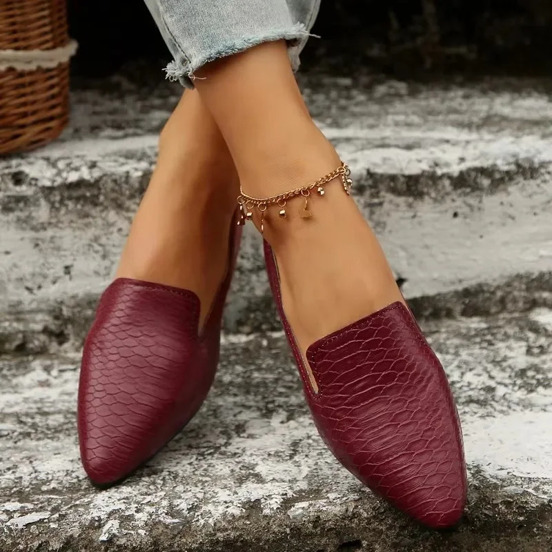 Vintage leather pointed flat shoes 2025 womens large soft sole comfortable spring and summer slip-on casual small leather shoes 250603
