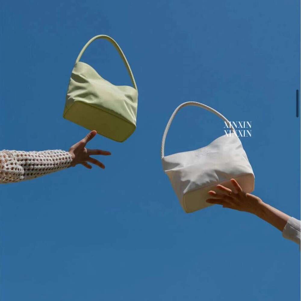 Korean Much and Eboy 2024 New Bucket for Women Simple Casual Versatile Handbag Nylon Shoulder Bag