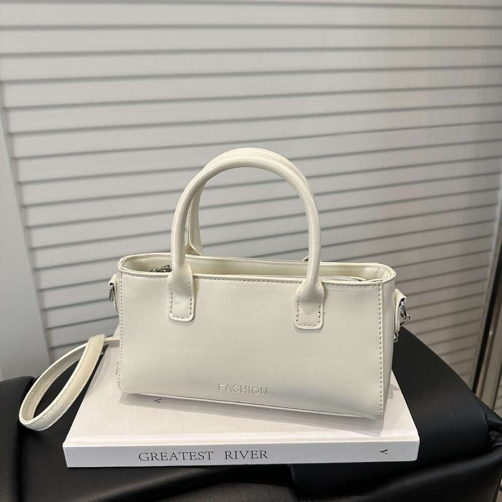 2025 New High-End Niche Handbag for Women, Fashionable Commuter Bag, Shoulder and Crossbody Bag Trend