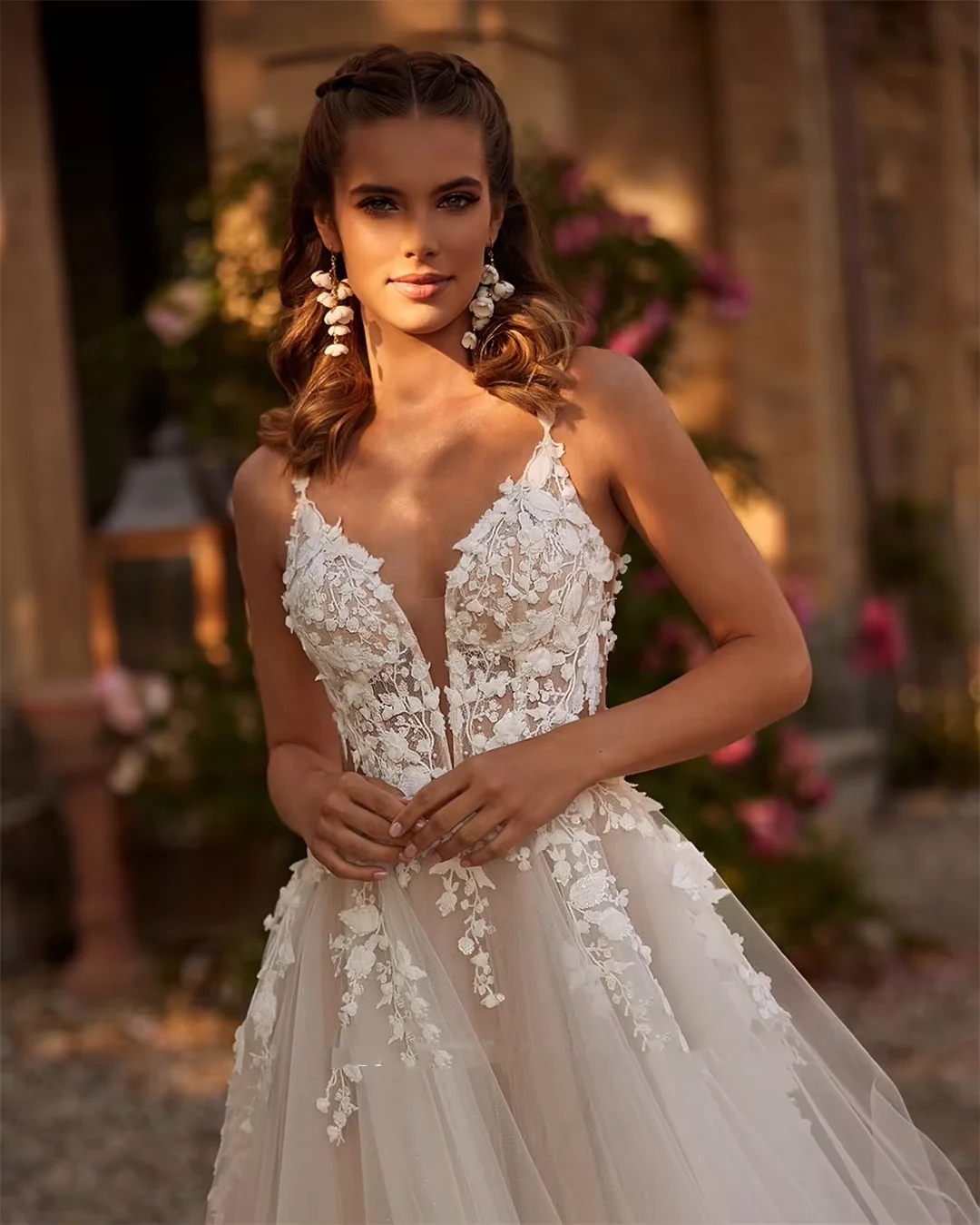 Sexy Romantic Wedding Dress 2025 For Bride V-Neck Straps Backless A-Line Lace Appliques Tulle Boho Beach Bridal Gowns Vestidos De Noiva Robe De Mariag