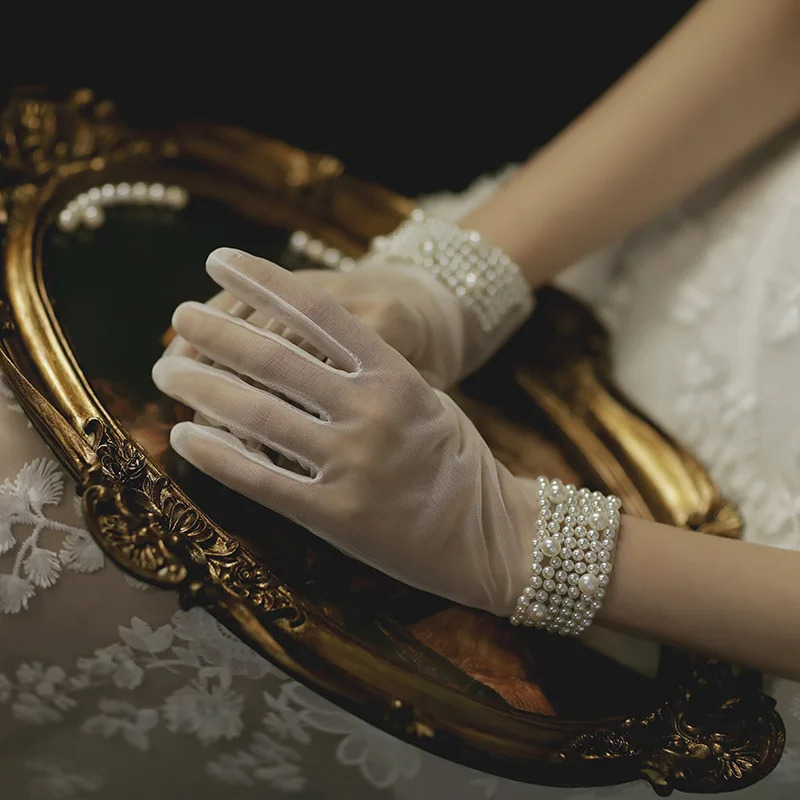 Arrival White Bridal Gloves Bride Wedding Gloves Beaded Pearls Gloves Women Elegant Guantes Complementos De Boda 250530