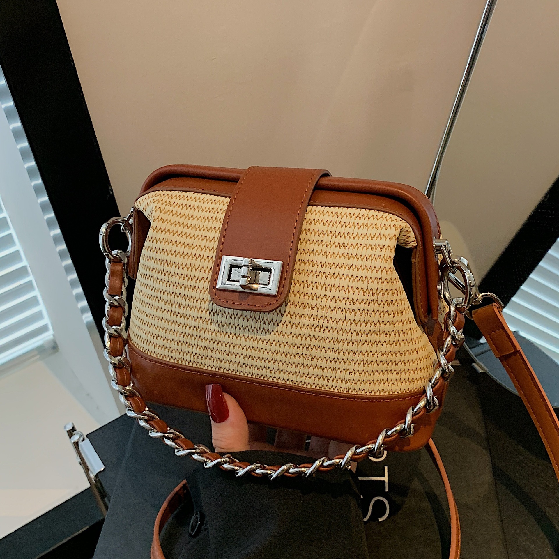 designer Niche Color-Block Chain Women's Bag 2025 Summer New Simple Fashion Lock Doctor Handbag Crossbody Small Bag