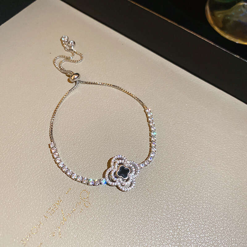 Luxury jewelry designer clover bracelet zircon diamond flower hollow bracelet, high-end design bracelet, personalized and cool style retro jewelry for