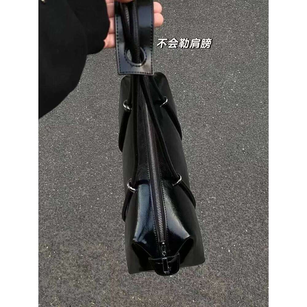 Miyagawa Retro Women s Large Capacity Boston Pillow Spicy Girl Motorcycle Bag High Quality One Shoulder Travel Handbag