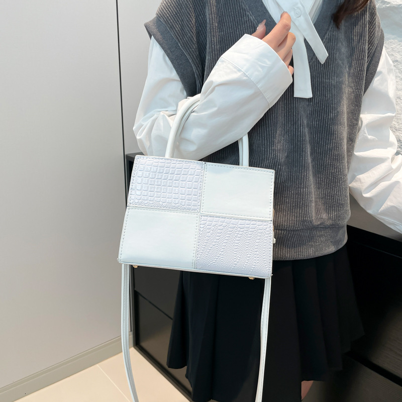 Top quality brand new free designer bag simple texture bucket bag 2025 new crocodile pattern patch commuting shoulder horizontal bag new free designer