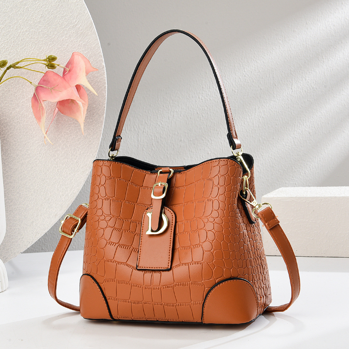 free shipping 2025S Designer Bag New Crocodile Pattern Bucket Bag Fashion Women Bag Simple Texture Handbag Large Capacity Shoulder Bag Crossbody Bag