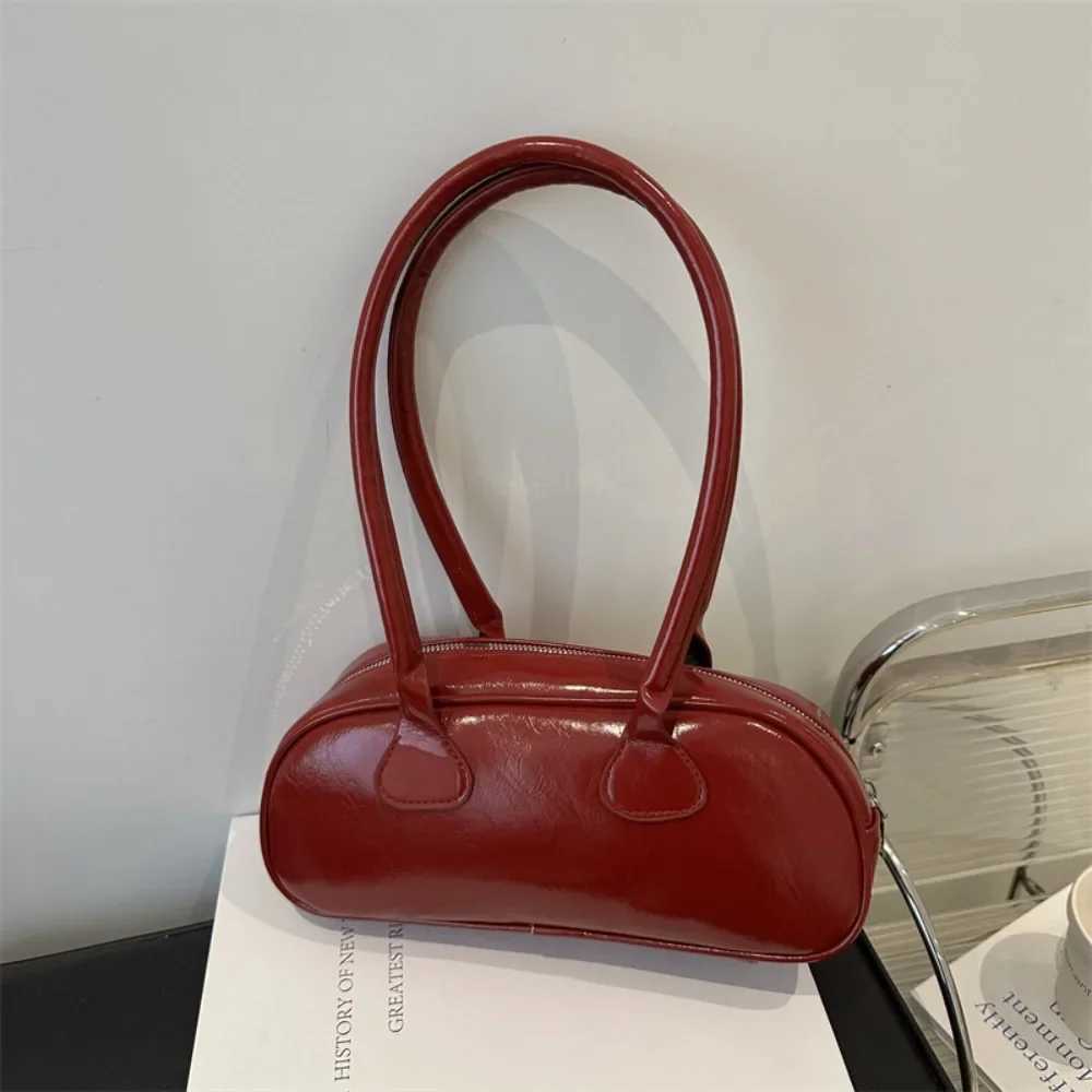 Fi French New Womens Bags Baguette Shoulder Bag Solid Color Premium Texture Simple Temperament Generous Handbag XJ250605