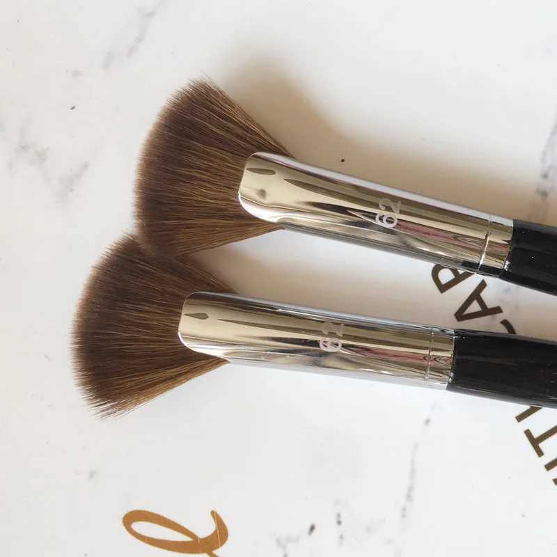 Pro Fan Makeup brushes S #62 Highlighter Bronzer Sculpting detail Face Powder Contour Make-up brushes cosmetic tools W250605