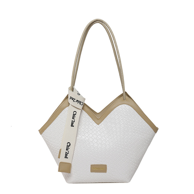 designer Vintage Casual Single Shoulder Handbag Underarm Bag Large Capacity Bag for Women 2025 New Niche Design Commuter Tote Bag