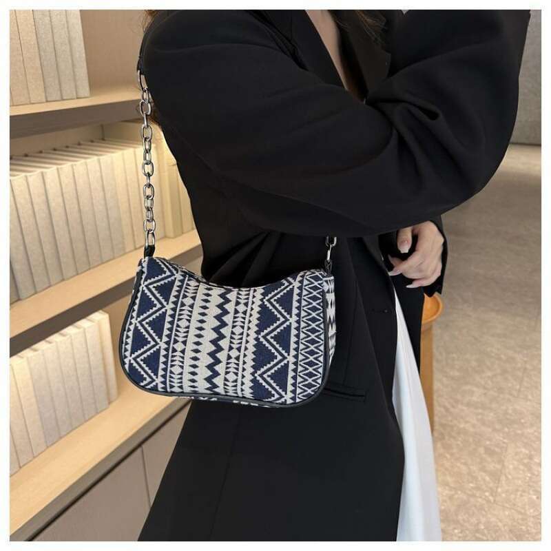 2023 Niche Design New Trendy Women's Embroidered Ethnic Style Chain Fashion Versatile Handbag Shoulder Underarm Bag