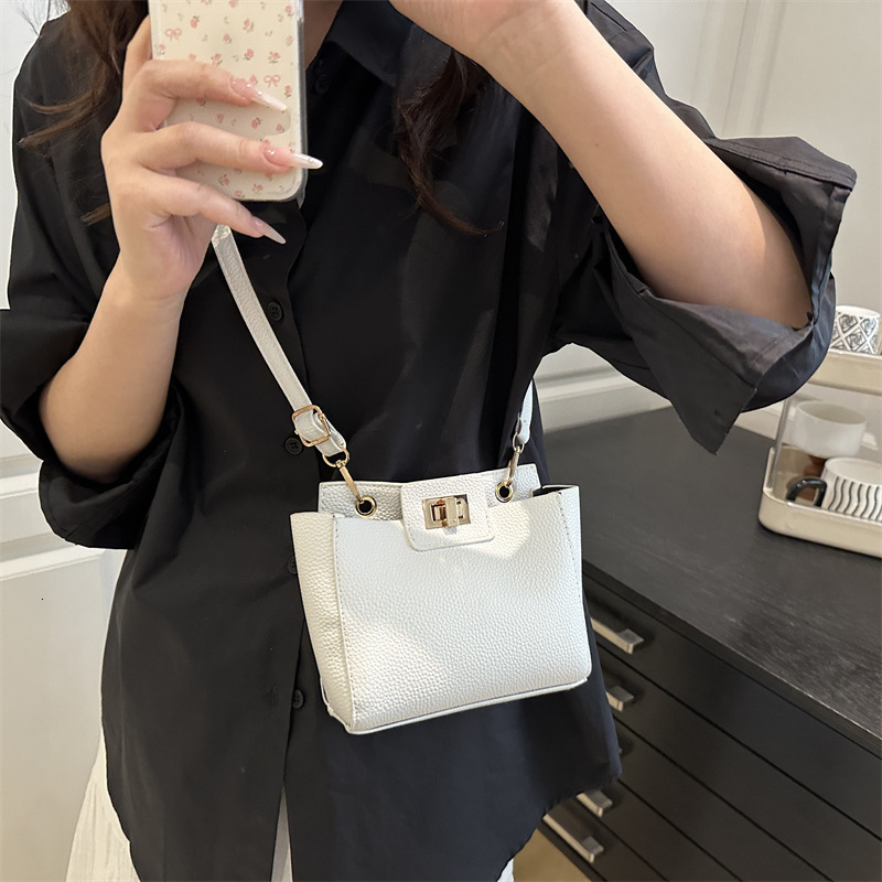 designer Vintage Niche Handbag for Women 2025 Summer New Fashion Textured Tote Shoulder Bag Casual Simple Crossbody Bag