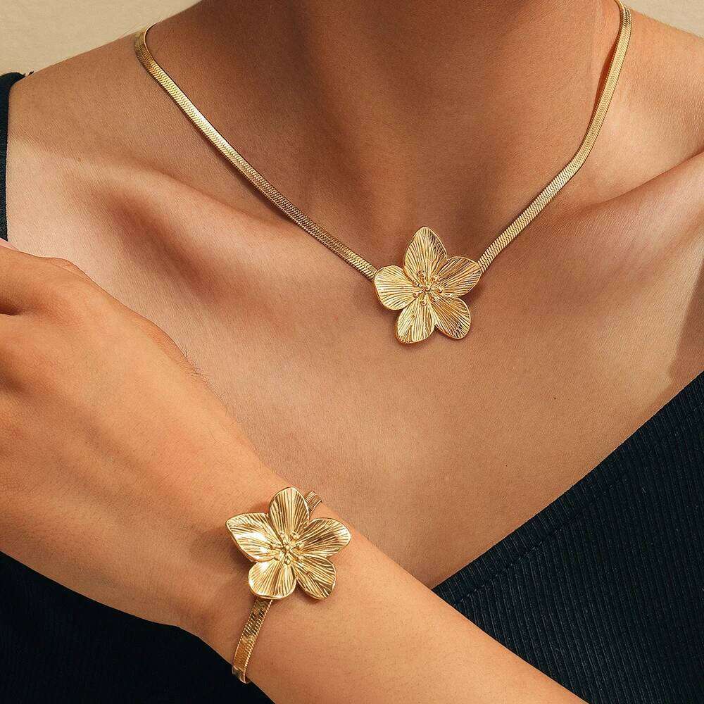 Stainless Steel Exquisite Light Flower Pendant Minimalist Set For Women Jewelry Party Gift Daily Wear