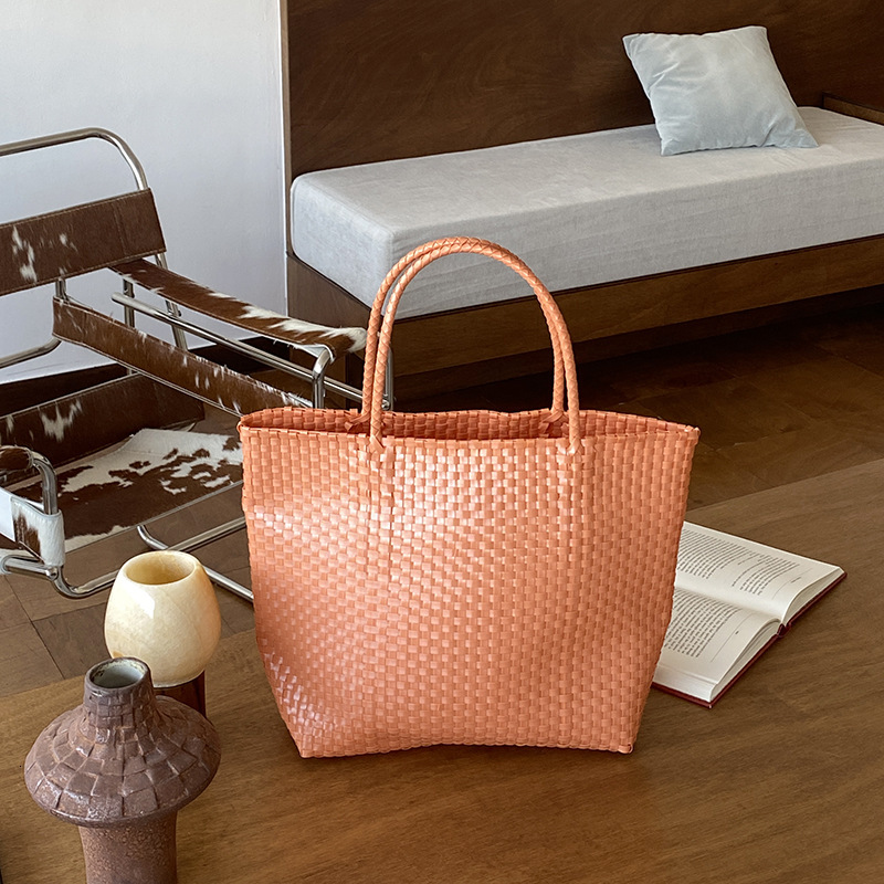 Cross border summer straw bag vacation style shoulder bag designer women's handbag basket hand woven bag women's crossbody bag