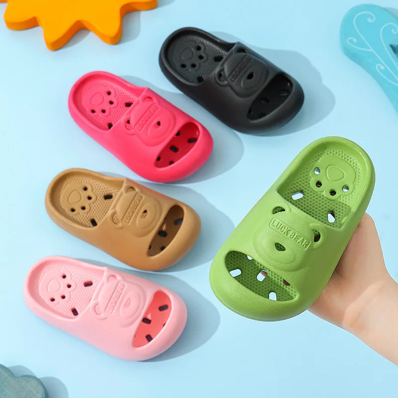 Childrens Slippers Boys and Girls Summer Slippers Non-slip Bathroom Home Slippers Baby Leaky Hollow Sandals 250604