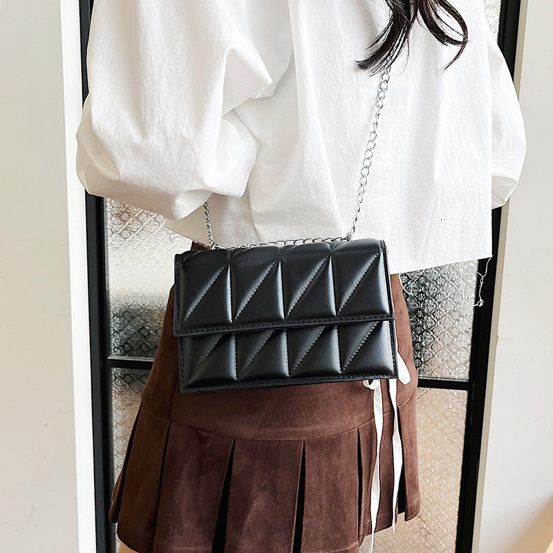 Top brand high-quality new free designer bag 2025 new trend Korean fashion quilted chain embroidered mini diagonal shoulder bag new free designer bag