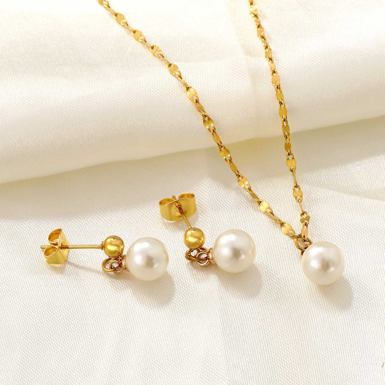 Personality Minimalist Heart-Shaped Love Pendant Necklace And Earrings Set Fashionable And Elegant Jewelry Set For Girls. XJ250604