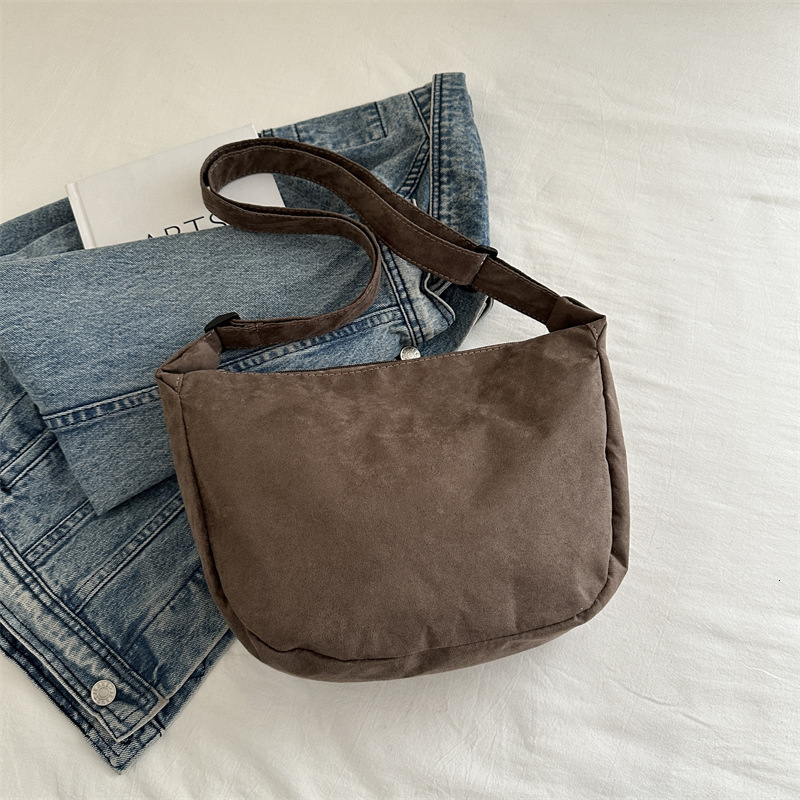 designer New Crossbody Bag Large Capacity Forest Style Casual Fashion Simple Tote Bag Shoulder Bag for College Students Class Commuting Bag