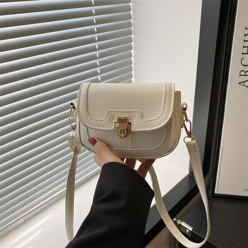 designer Spring Vintage Underarm Shoulder Bag Textured Korean Style Niche Design Women 2025 New Trendy Crossbody Small Square Bag