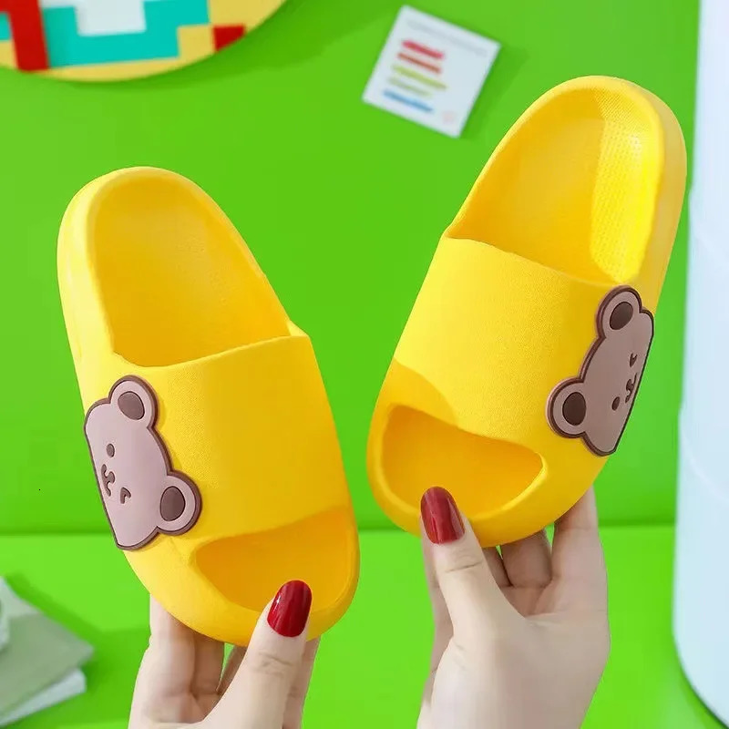 Cartoon Bear Childrens Beach Slippers For Boys Girls Home Shoes Summer Thick Sole Flip Flops EVA Soft Outdoor Slippers Child 250604