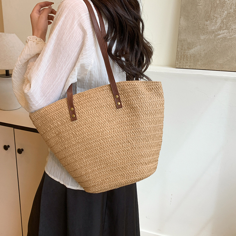 designer Fashion Trend Niche Design Bucket Bag 2025 Spring New Stylish Casual Simple Women's Textured Shoulder Bag