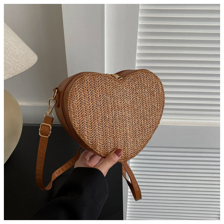 designer 2025 Spring Summer New Fashion Straw Woven Single Shoulder Crossbody Heart-shaped Small Bag Women's Bag Supports Wholesale and Mixed Ord