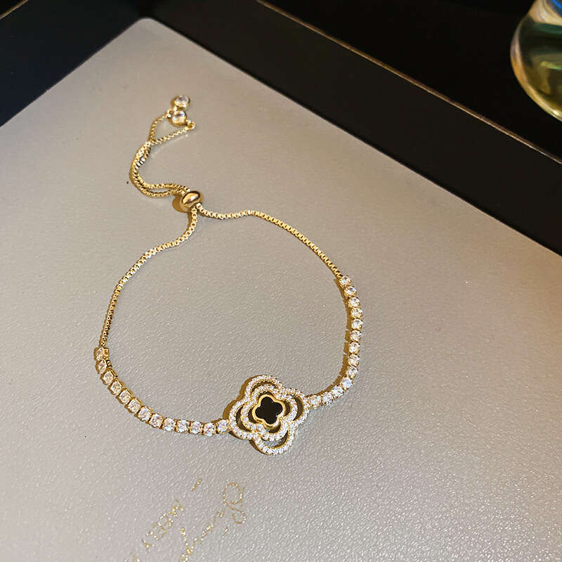 Luxury jewelry designer clover bracelet zircon diamond flower hollow bracelet, high-end design bracelet, personalized and cool style retro jewelry for
