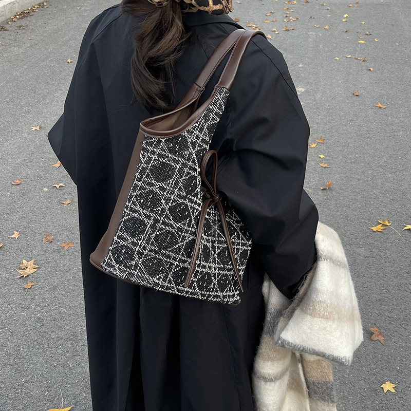 Free Shipping Designer Bag 2025 New Handbag Women's Trendy Tote Simple Large Capacity Commuter Single Shoulder Underarm Bag