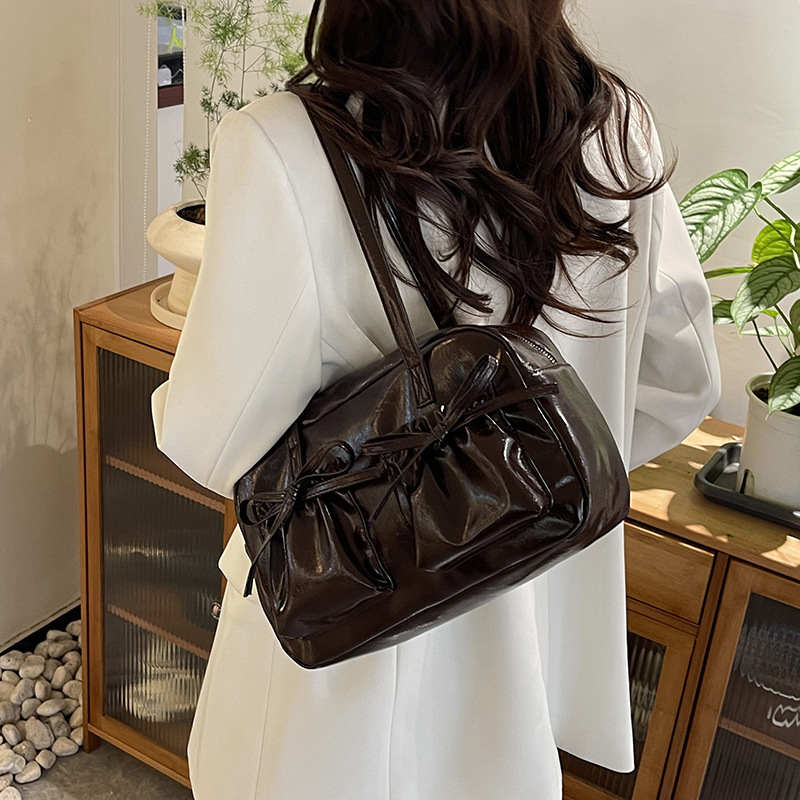 designer 2025 New Spring Stylish Korean Pleated Shoulder Bag Niche Underarm Small Bag Women's Fashion Commuter Tote Bag