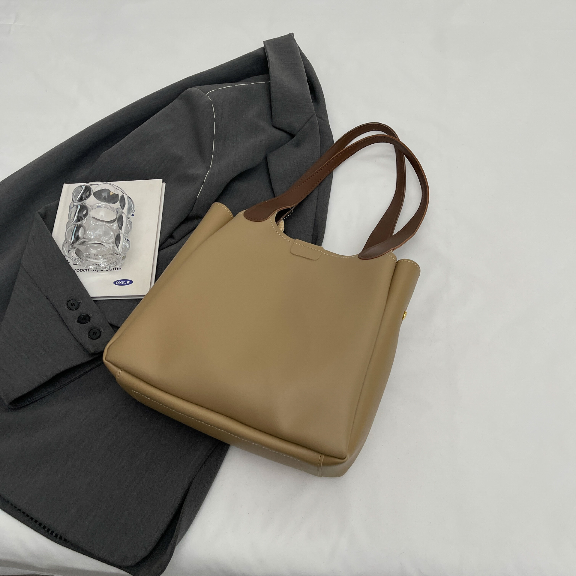 Large capacity handbag, new fashionable shoulder bag, multifunctional commuting handbag, designer women's crossbody bag