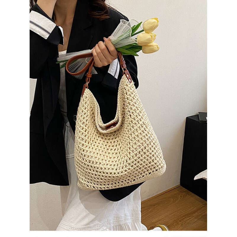 Straw Beach Tote Handwoven Straw For Women Large Capacity New Single Shoulder Crossbody Beach Vacation Bucket Bag Straw Large Tote