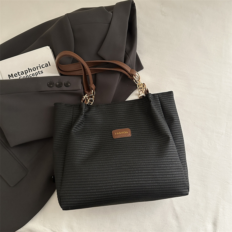 designer Fashion Casual Texture Niche Design Underarm Bag 2025 Spring Simple New Trendy Women's Shoulder Bag