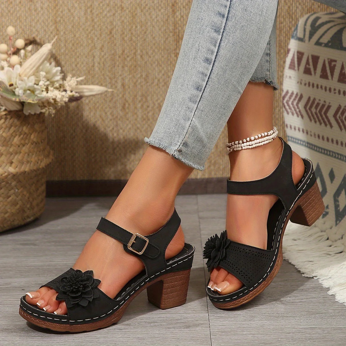 Fashionable Womens Open Toe Sandals with Floral Decorations Featuring a Thick Sole n and Comfortable Casual Wear 250605