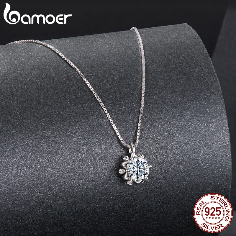 BAMOER Flower Buds Moissanite Necklace, 925 Sterling Silver Pendant Necklace with Box Chain for Women Romantic Jewellry Gift MSN050
