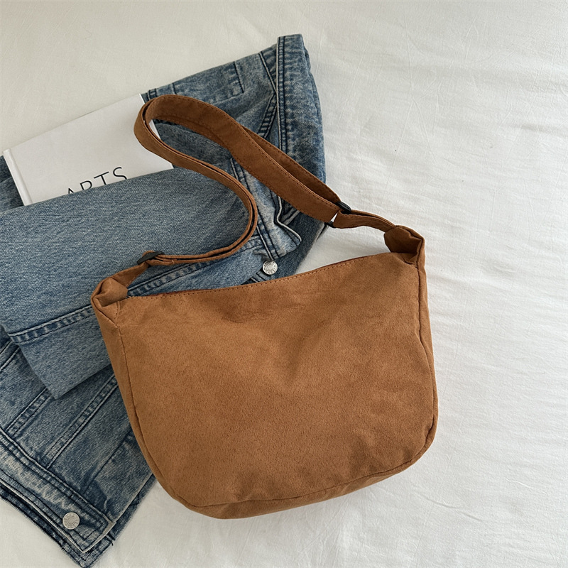 designer New Crossbody Bag Large Capacity Forest Style Casual Fashion Simple Tote Bag Shoulder Bag for College Students Class Commuting Bag